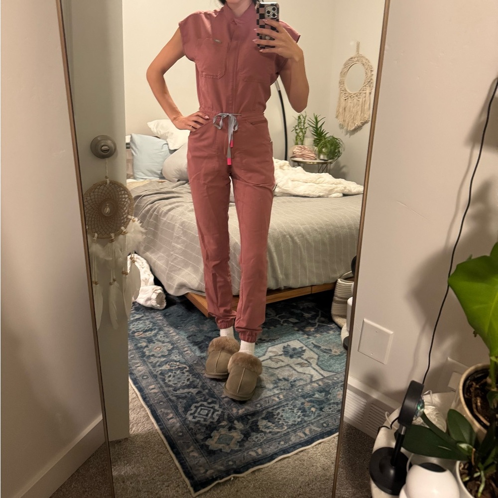 Figs XXS mauve Rafaela jumpsuit- very good condition. Hardly worn.